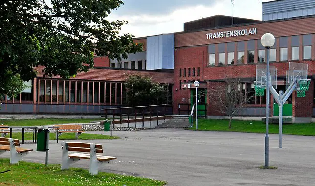 En del av Transtenskolans byggnad och skolgård